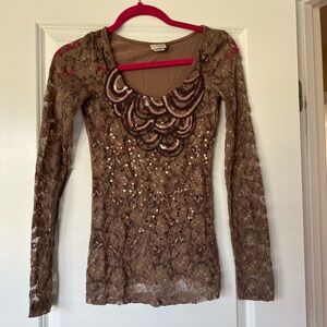 Daytrip sequined lace-front top. Size small.